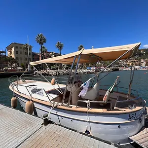  Appartement Welcome Riviera - Al Castello-vista Mare -romantico E A 20 Metri Dal Mare-toll Parking At 15 Euro Per Day To Be Booked In Advance -subject To Availability