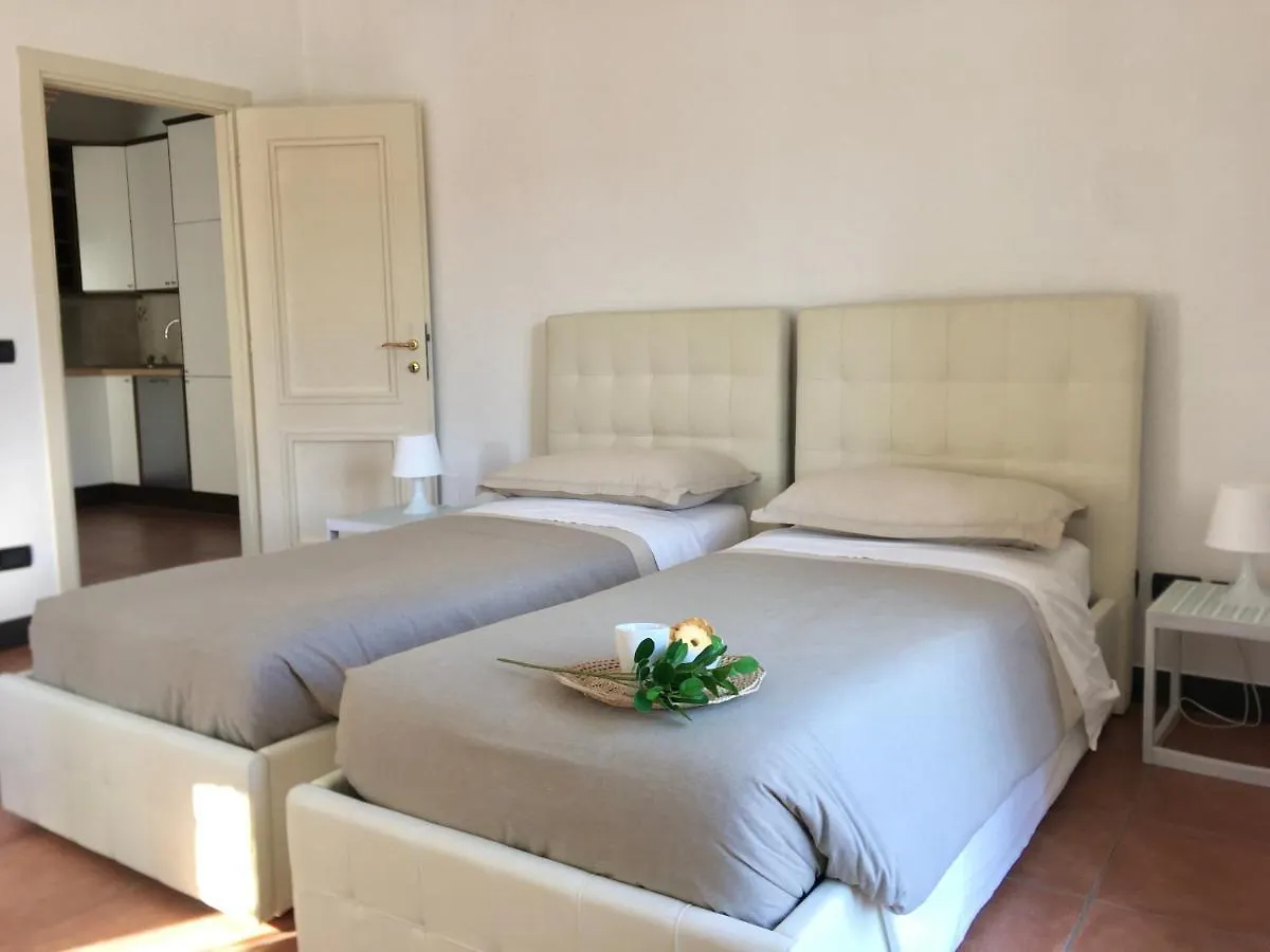 La Casa Di Giulia Apartment With Air Conditioning, Wifi And Private Parking contacts